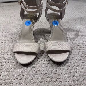Vince Camuto Cream Textured Heels